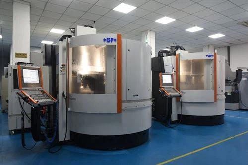 Mold processing workshop with advanced machines Mold processing workshop with advanced machines